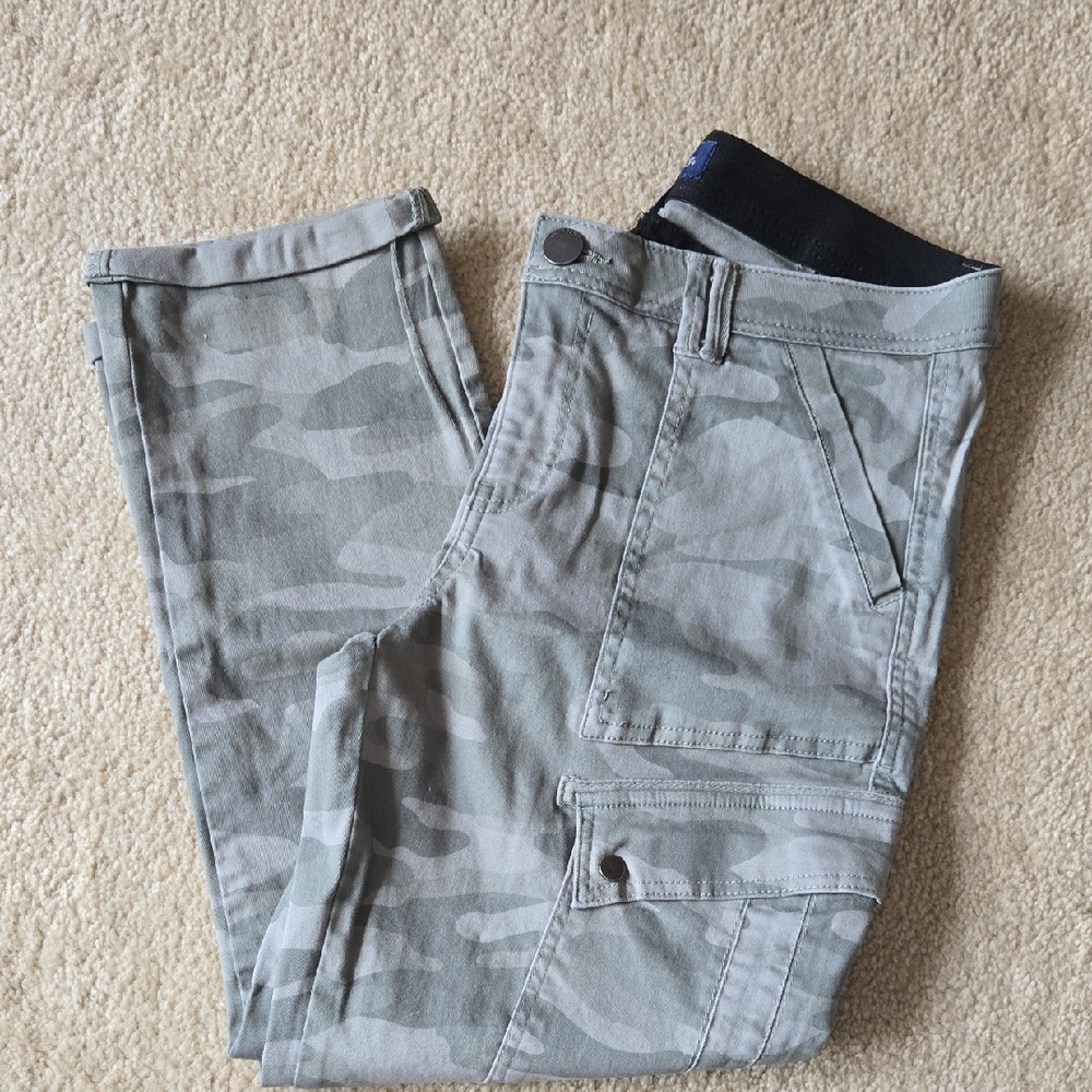 Democracy Womens Slightly Cropped Camo Cargo Pants